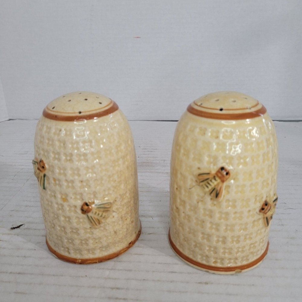 Vtg MCM Bee Hive Salt & Pepper Shakers Collectible Kitchen Japan HoneyComb